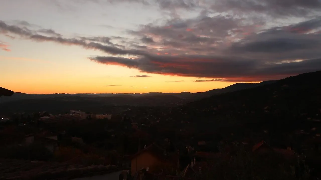 Appartement Spacieux Et Chaleureux A Grasse France
